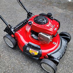 lawnmower PUSH Troy-Bilt like New