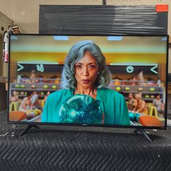 43 inch Hisense Roku 4k smart really nice tv comes with remote control shows great quality clear picture works perfect guaranteed