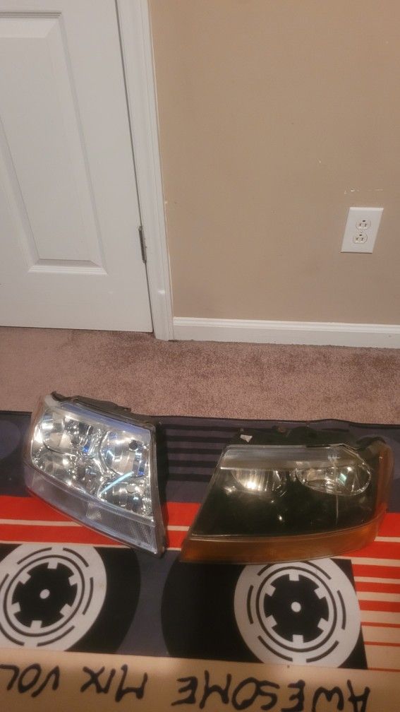 99-04 Jeep Grand Cherokee Headlights