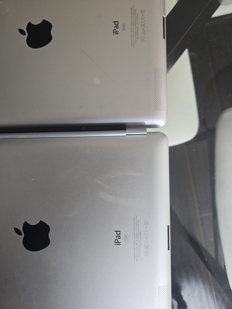 2 Apple IPods 16G