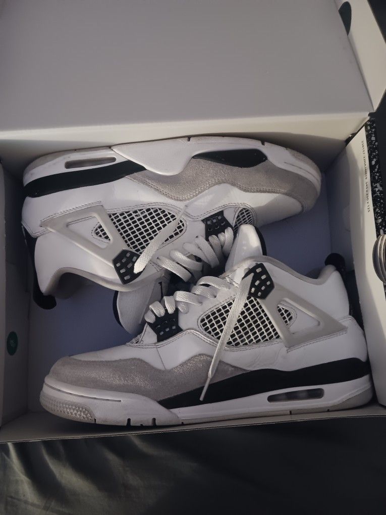 Air Jordan Retro 4's Military Black 10.5