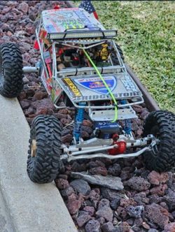 Axial Wraith 2.2 Metal Rollcage +aluminum Panels And Axels.interior And Figures