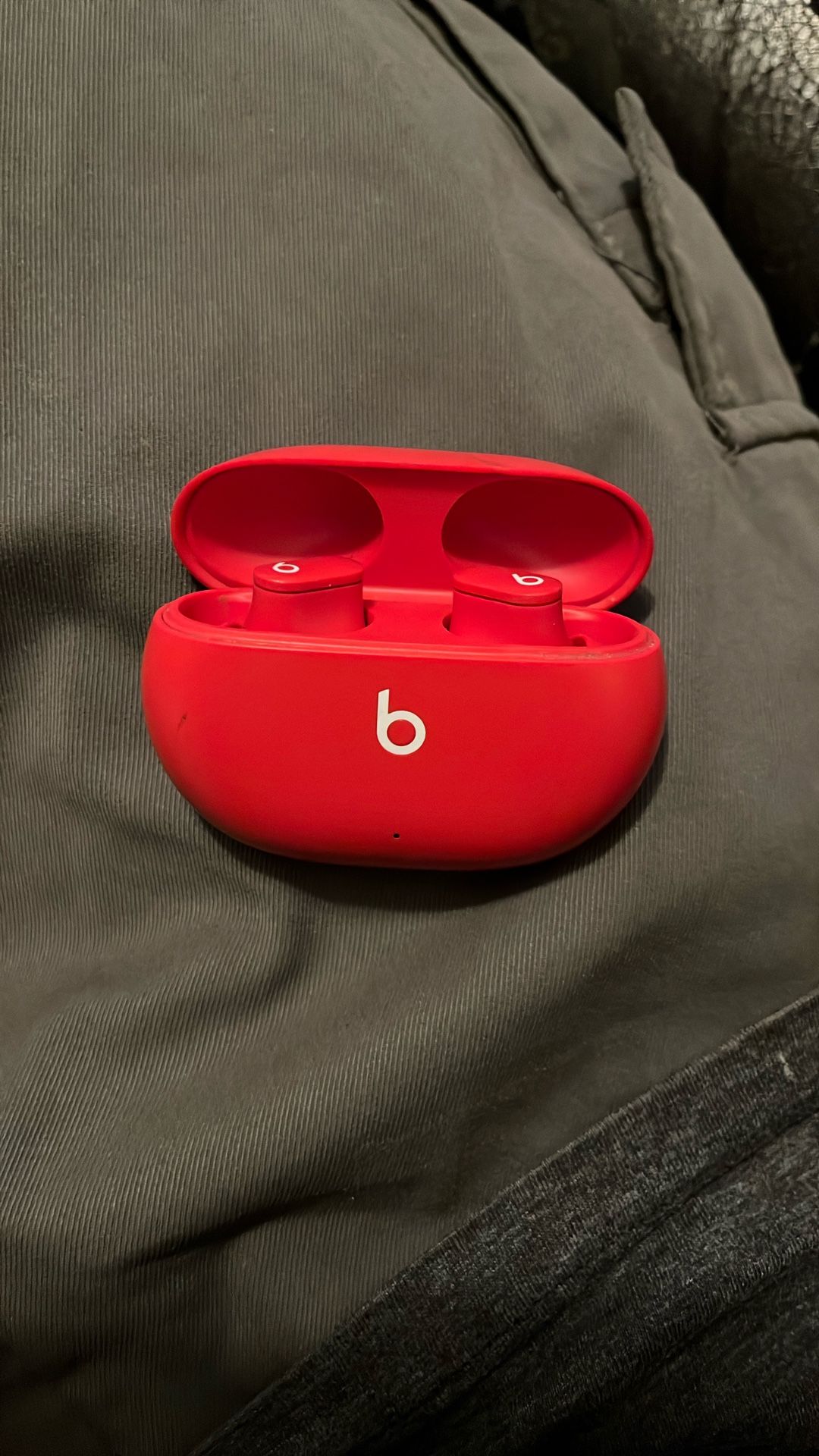 BEATS EARBUDS