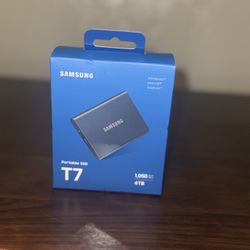 Samsung T7  4 TB Portable SSD