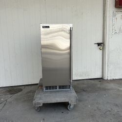 Perlick Series 15-Inch Outdoor Built-In Ice Maker