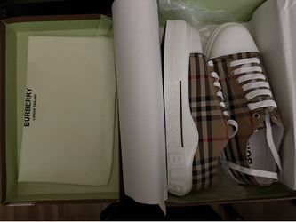 Brand new men’s Burberrys size 8 (41) fits size 8.5