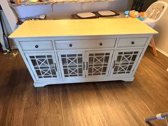 Free- living room cabinet