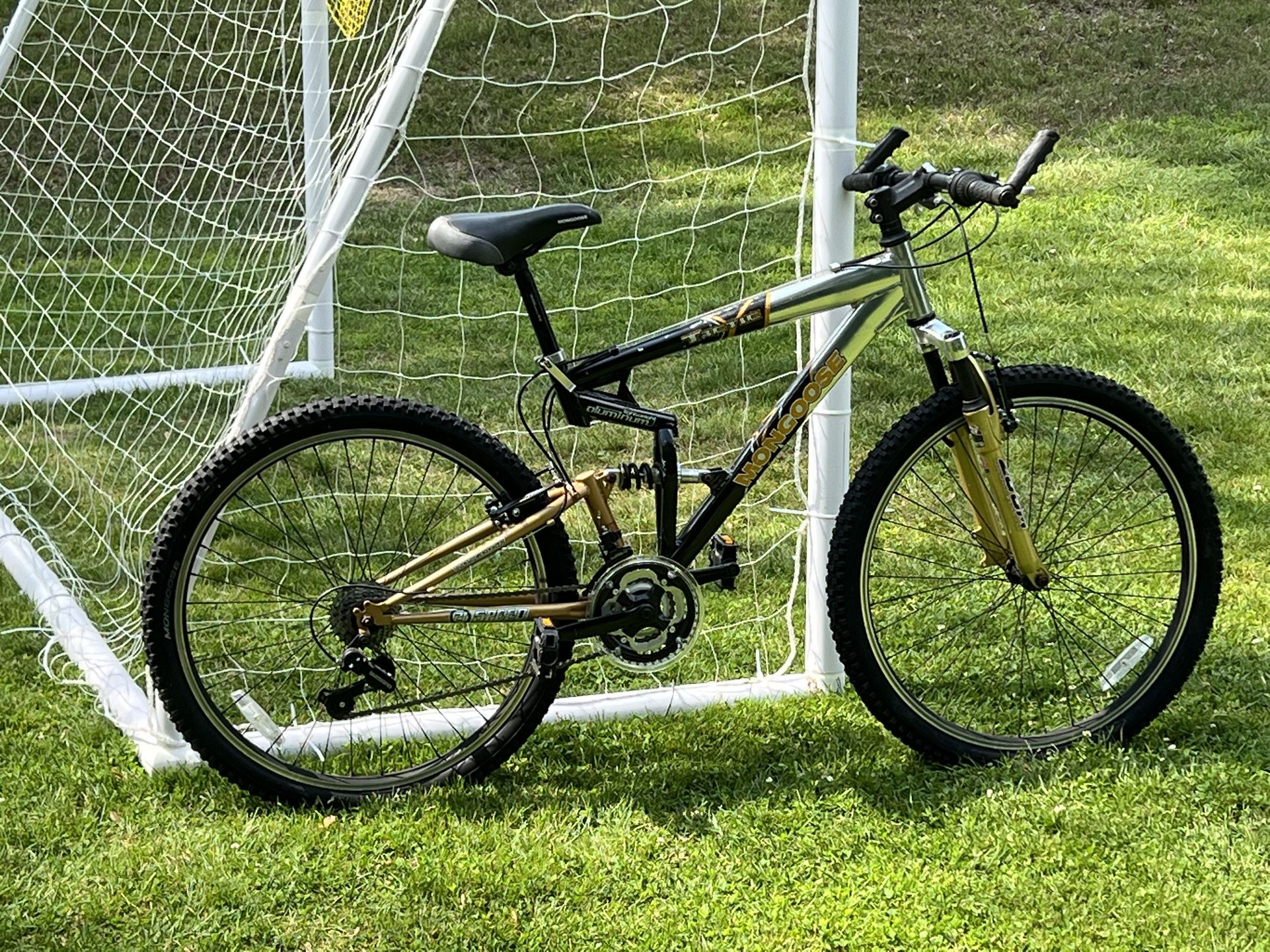 Mongoose mountain bike In Good Condition.