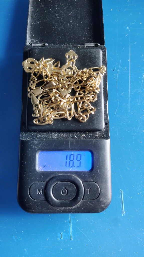 italian figaro gold 14 Karat Gold Chain And Medallion / 18.9 Grams