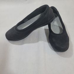 Clarks Cloudsteppers Size 6 Black Flats Slip-On