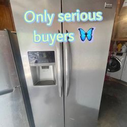 Refrigerator Good Condition 3month Warranty Delivery Aviable 
