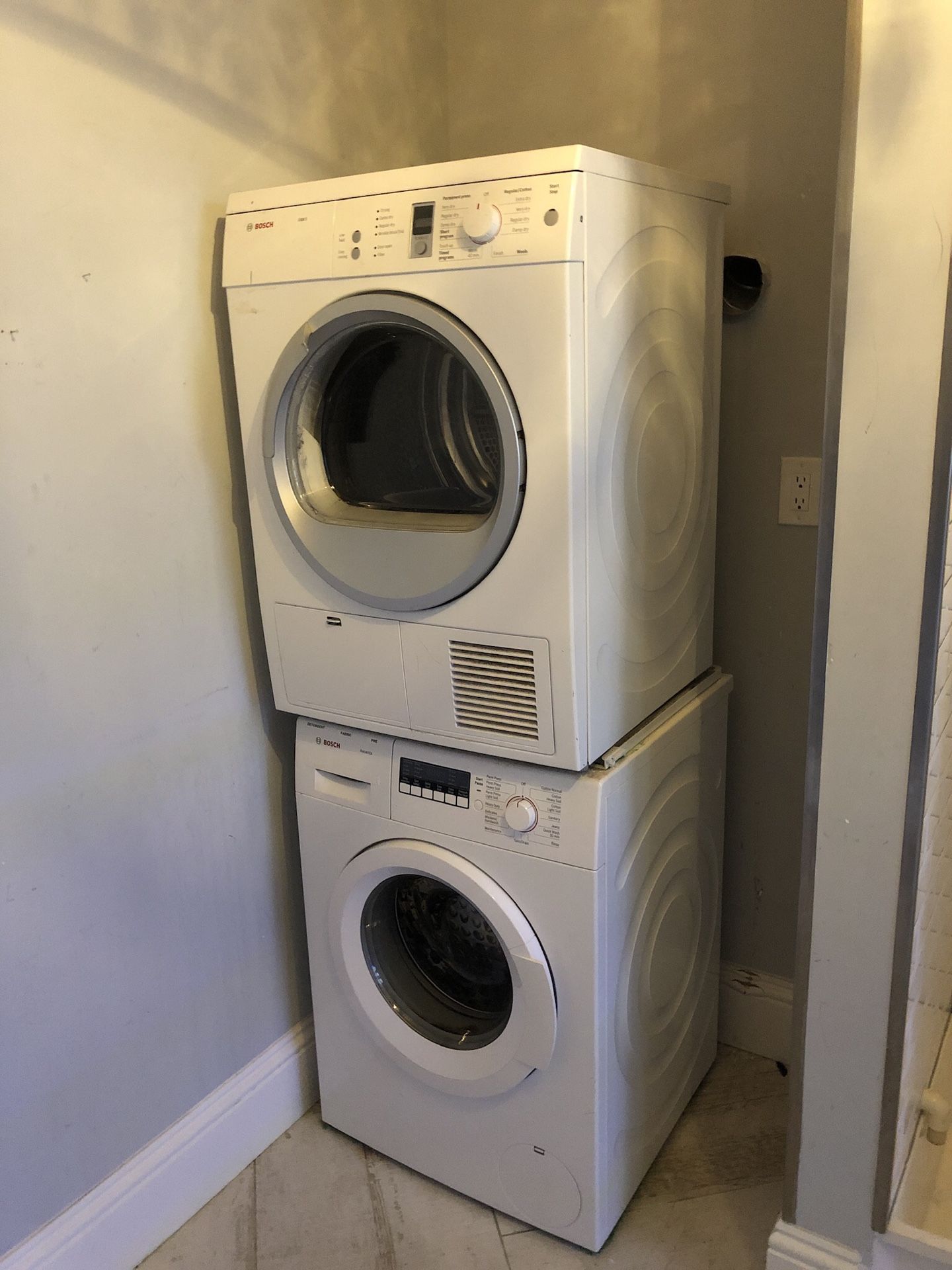 BOSCH 24" Stackable washer and dryer (ventless)