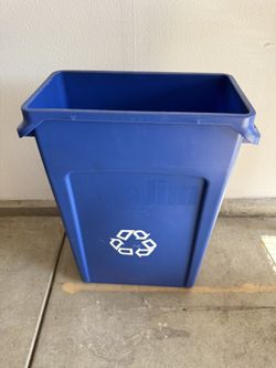 Rubbermaid Slim Jim Trash Can (Commercial Grade)