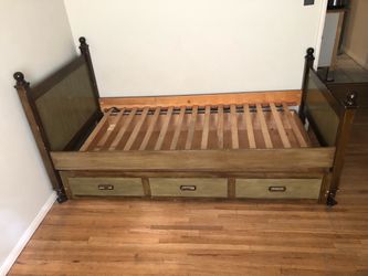 Twin bed with drawer or second bed option