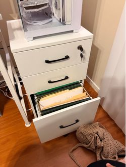 Filing cabinet/drawers