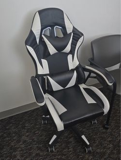 Black and White Racing Style Gaming Chair