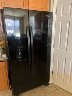 Refrigerator with ice maker