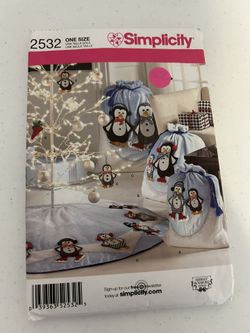 🐧 Simplicity Penguin Christmas Decorations Pattern 2532 Tree Skirt Ornaments 2009