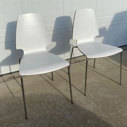 2 White Dining, Desk Or Accent Chairs (Price is For Both Chairs)
