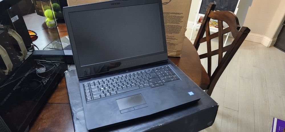 Alienware 17 R4 Gaming Laptop