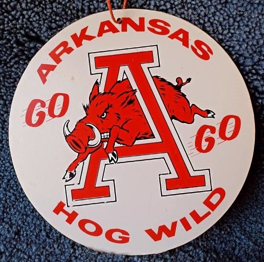 Vintage 1970s ARKANSAS razorback Hogs Sign 6" Diameter