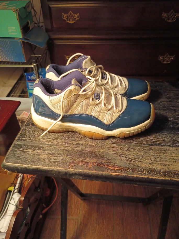 Jordans Size 7   50 Bucks 