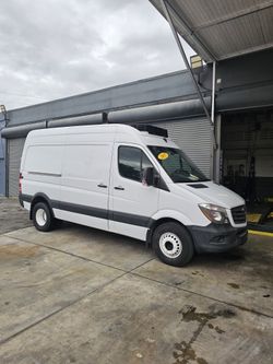 FOR SALE: 2017 MERCEDES-BENZ SPRINTER 3500 – HIGH ROOF REFRIGERATED VAN (DUALLY, DIESEL, INSULATED, CARRIER INTEGRA 30S) 🚐❄️

95kmiles 🛣️

💰 CALL O