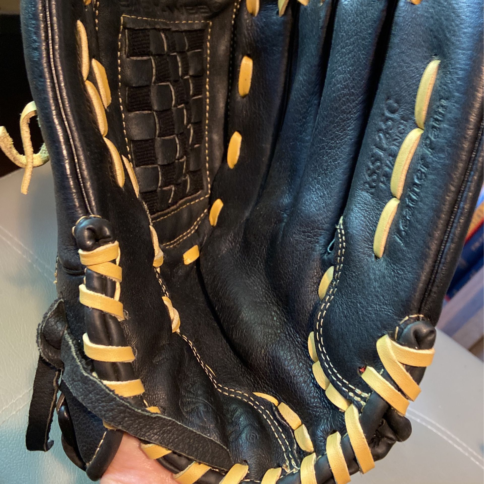 Rawlings RSS1250 12.5” Softball Glove