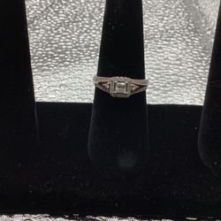 USED 14 KT DIAMOND RING 