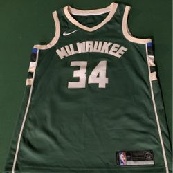 Men’s M Giannis Antetokounmpo