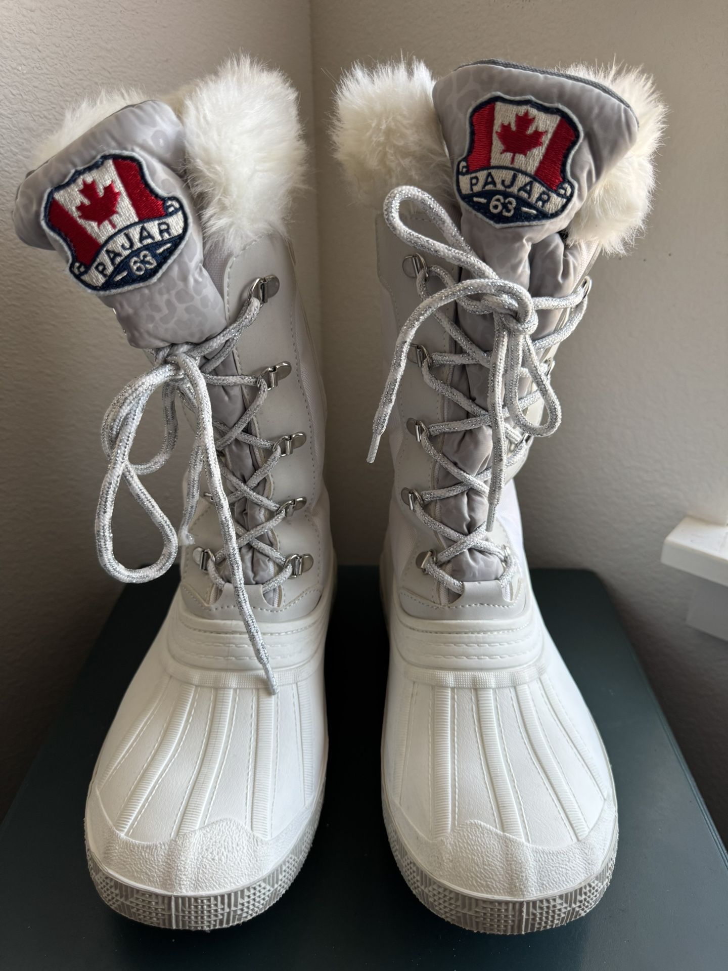 Woman’s Snow Boots
