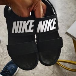 Women’s Nike Sandals 