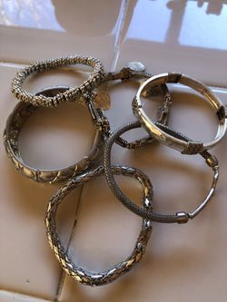 Stretchable bracelets