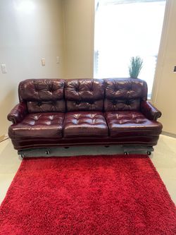 Beautiful Vintage Classic Leather In Leather Sofa