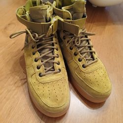 Nike AF1 Desert Moss Mid Size 9.5