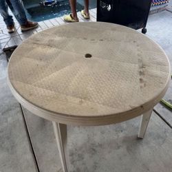 Round Plastic Table 