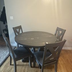 Dinning Table With 4 Chairs 