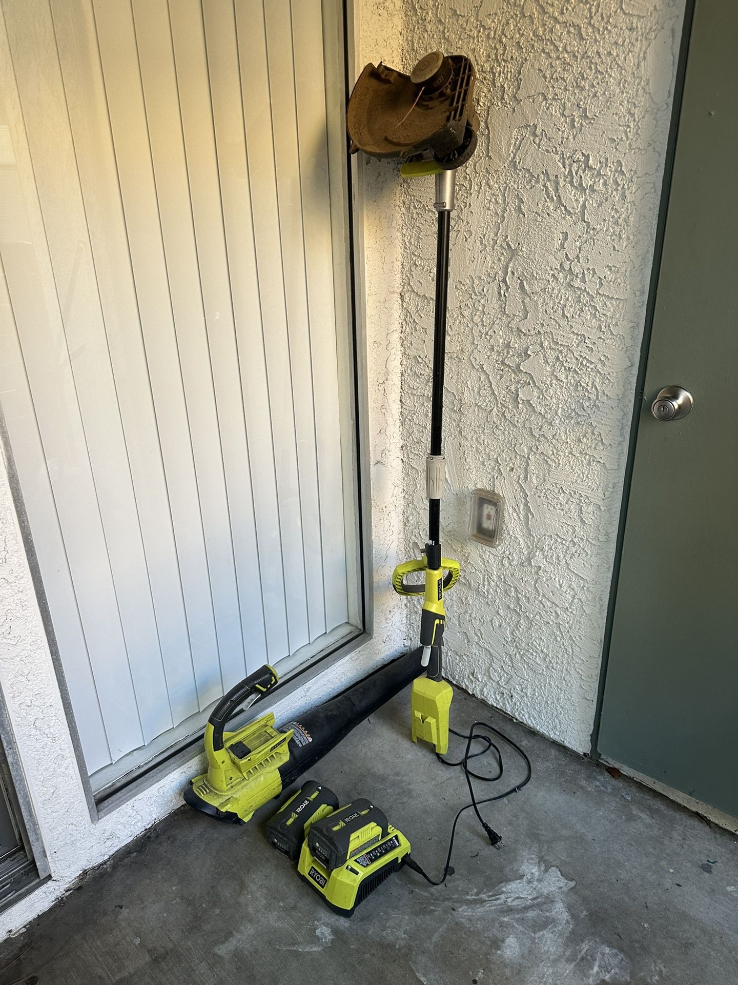 Electric Ryobi Set Leaf Blower And String Trimmer (*Negotiable price*)