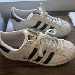 Women’s Adidas Superstar sneaker 