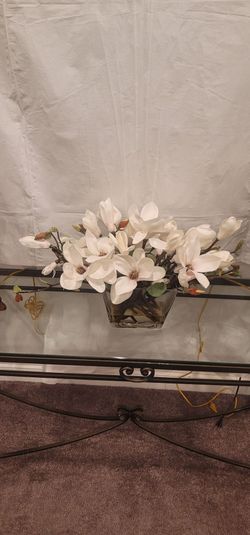 ❗️DEAL❗️Artificial Magnolias Flower Arrangement in Glass Vase