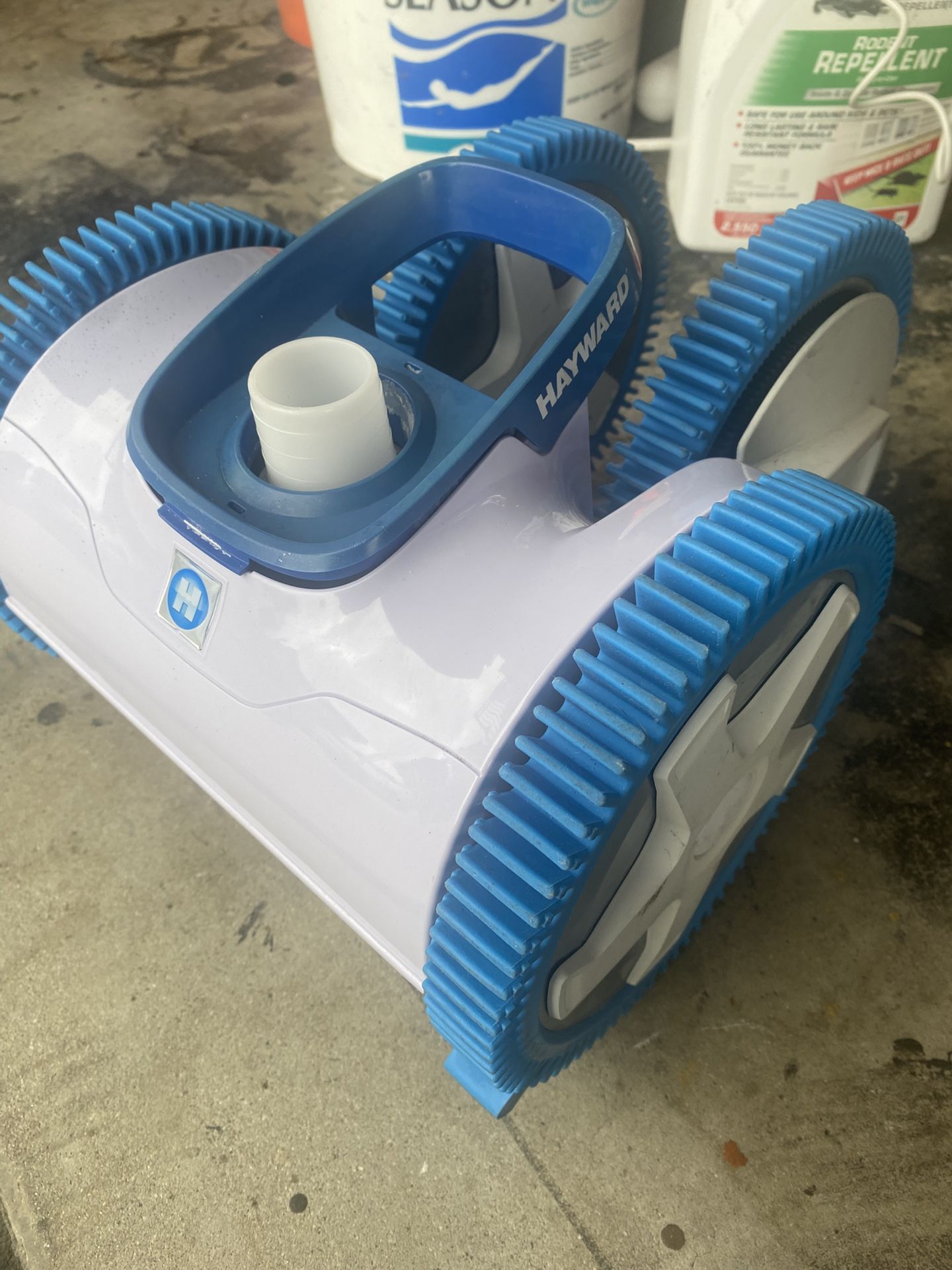 Hayward Pool Vacuum Aquanaut 400 Suction 4 WD