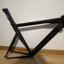 Leader 735 Alloy Frame With Carbon Seatpot