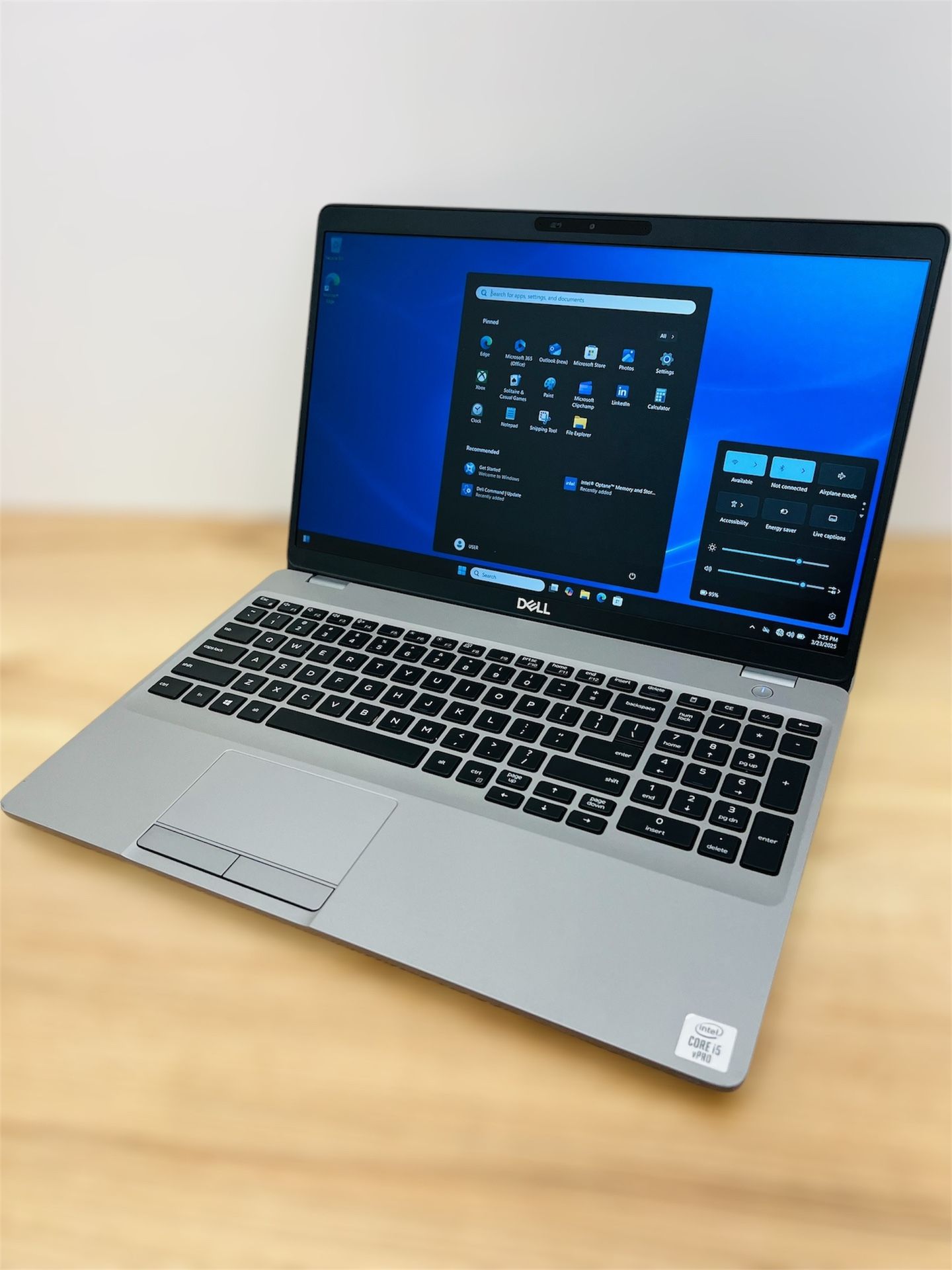 Dell 15.6” i5 Quad Core 10th Gen Full HD touchscreen laptop / Windows 11 Pro / SSD / WiFi 6 AX /  Camera / HDMI / Bluetooth / Charger