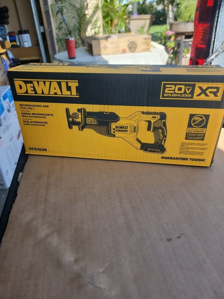 DEWALT XR 20-VOLT MAX VARIABLE SPEED BRUSHLESS CORDLESS RECIPROCATING SAW ( TOOL ONLY )