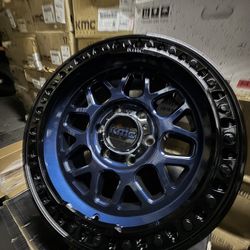 17” Kmc Grs Midnight Blue/ Gloss Black Cap