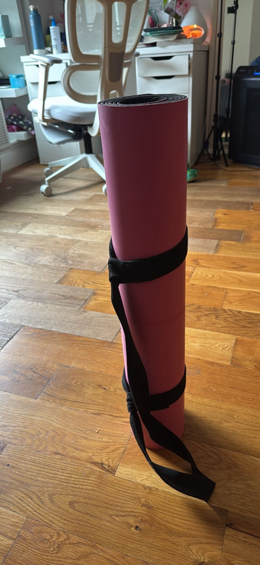 Hot yoga mat with handle