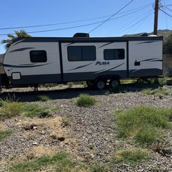 Puma XLE Lite Travel Trailer 2018 With Pop Out perfect for the summer