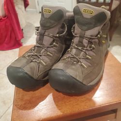 Keen Hiking Shoes 