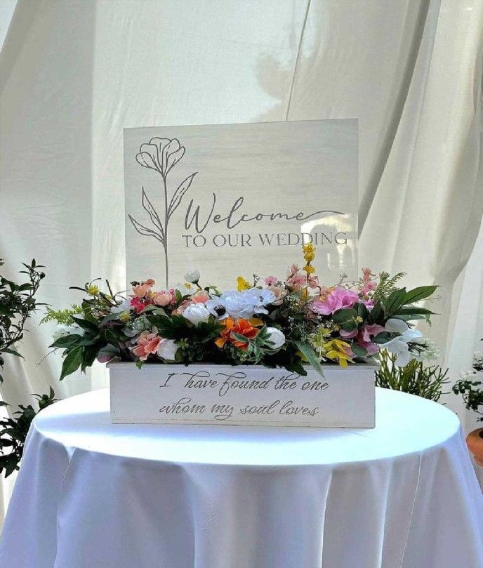 Dress Up Your Ceremony with Classy Wedding Accessories! manager evening