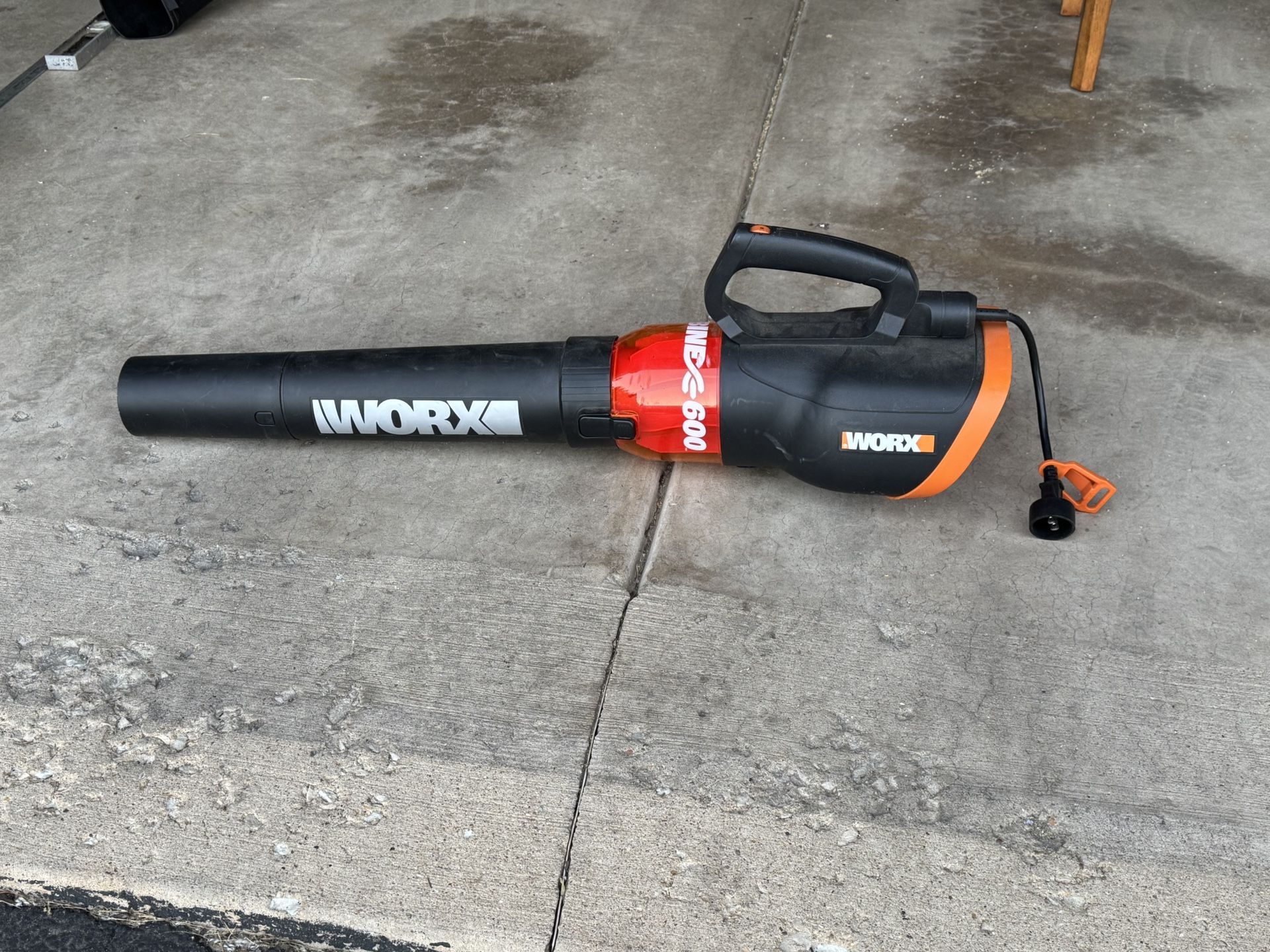 WORX WG520 12 Amp Turbine 600 Electric Leaf Blower